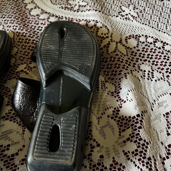 Women’s Aravon Sandals - Picture 5 of 7